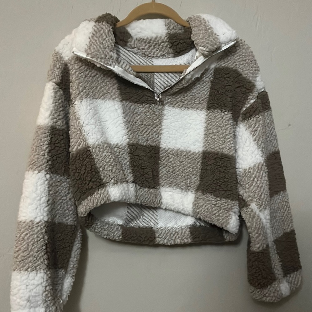 Tagged M, white, brown